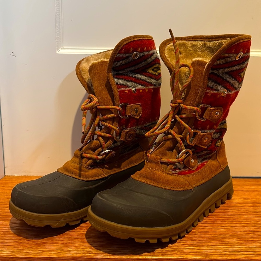 BareTraps Yaegar suede & faux fur adjustable lace up boots w/ Stay Dry System - Picture 5 of 16